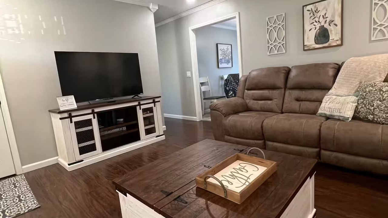Photo of Livingroom in Madisonville