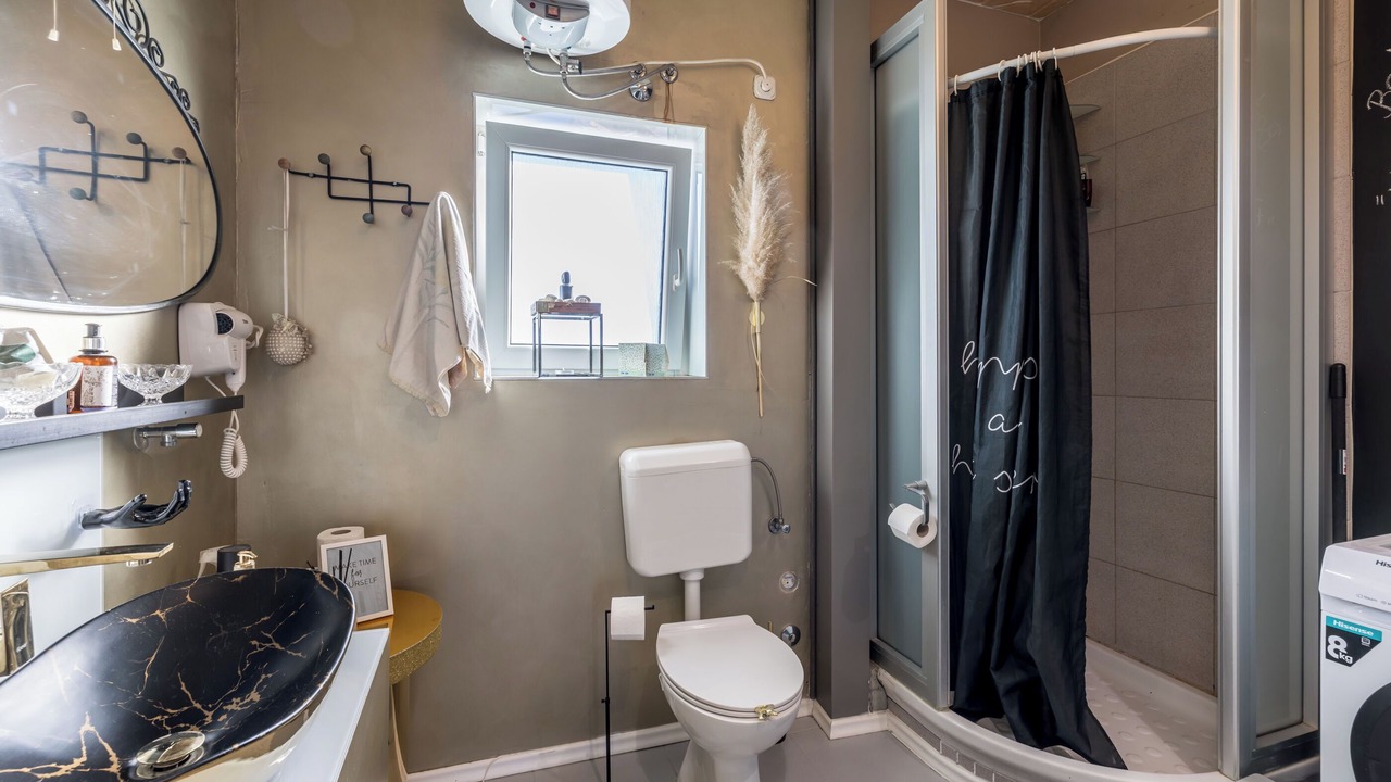 Photo of Bathroom in Opuzen