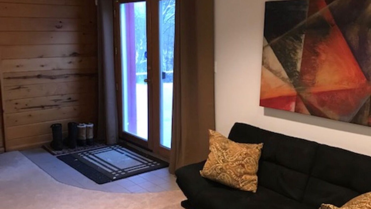 Photo of Livingroom in Elliot Lake