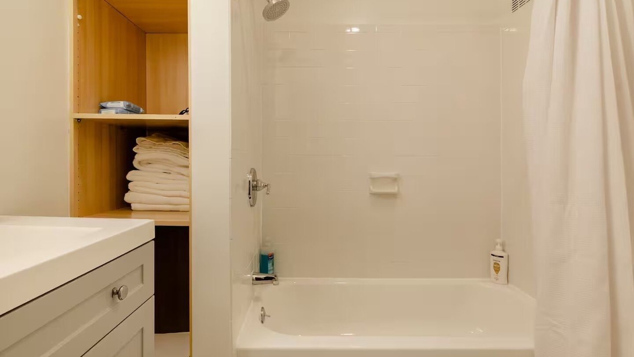 Photo of Bathroom in Cardozo