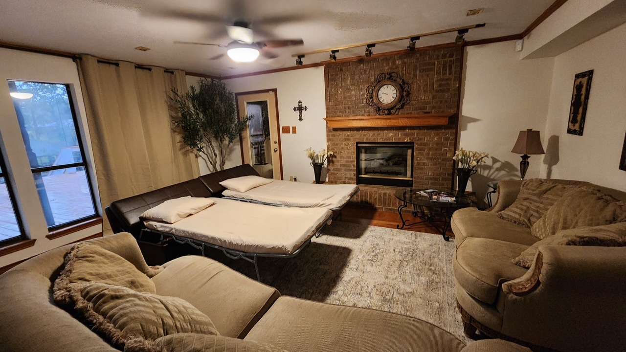 Photo of Livingroom in West Livingston