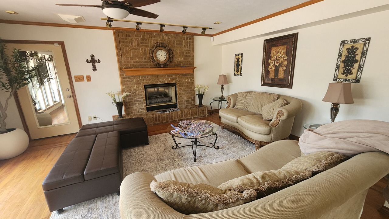 Photo of Livingroom in West Livingston