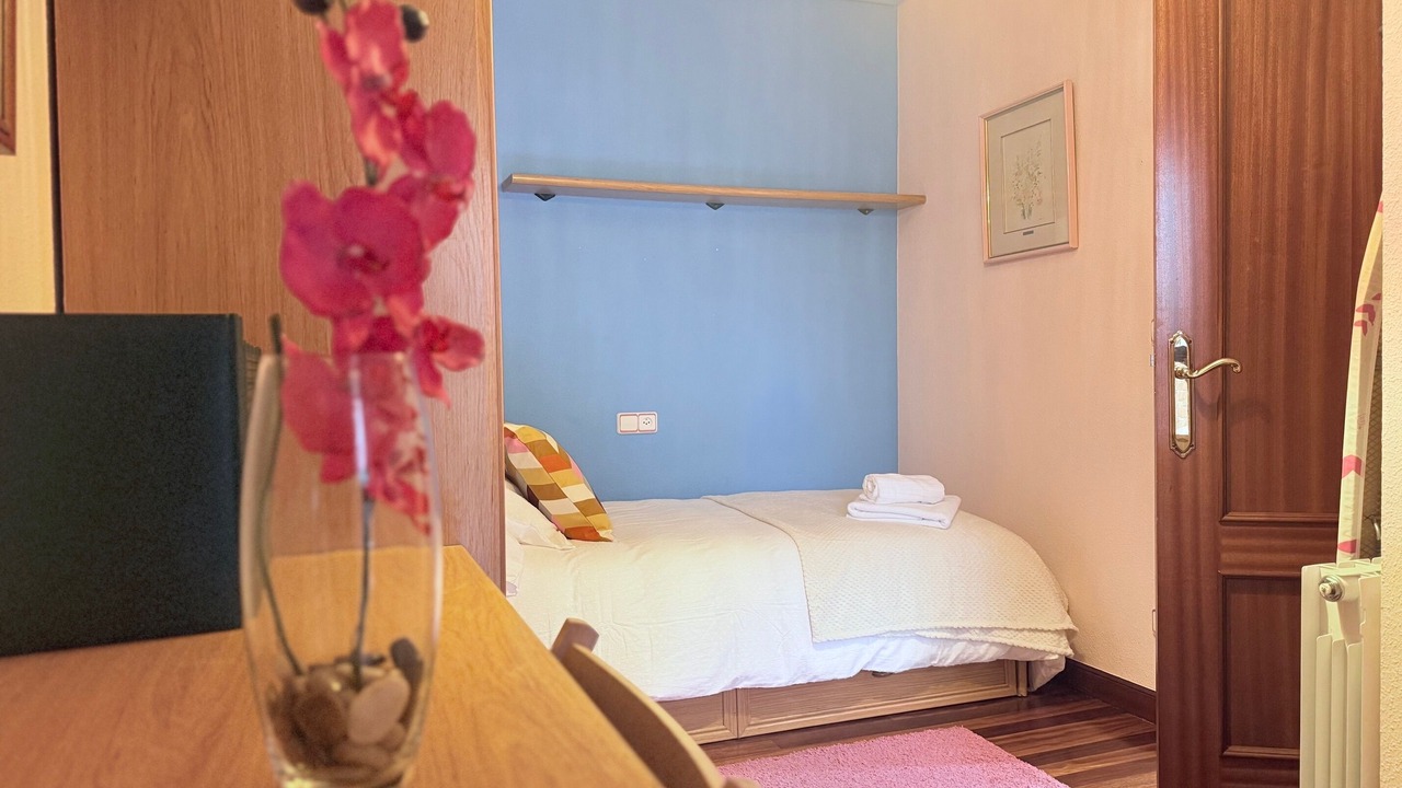 Photo of Bedroom in Saron