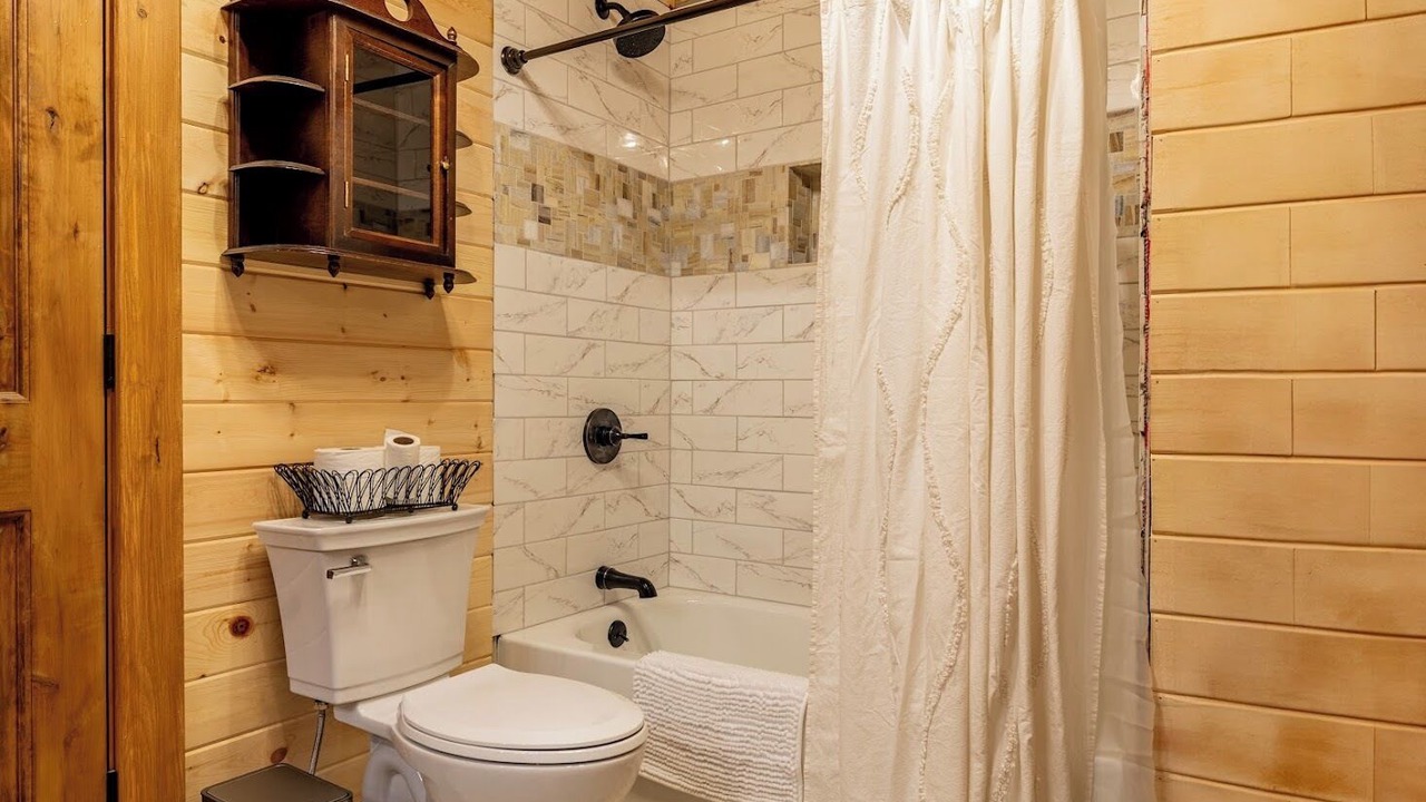 Photo of Bathroom in Wapiti