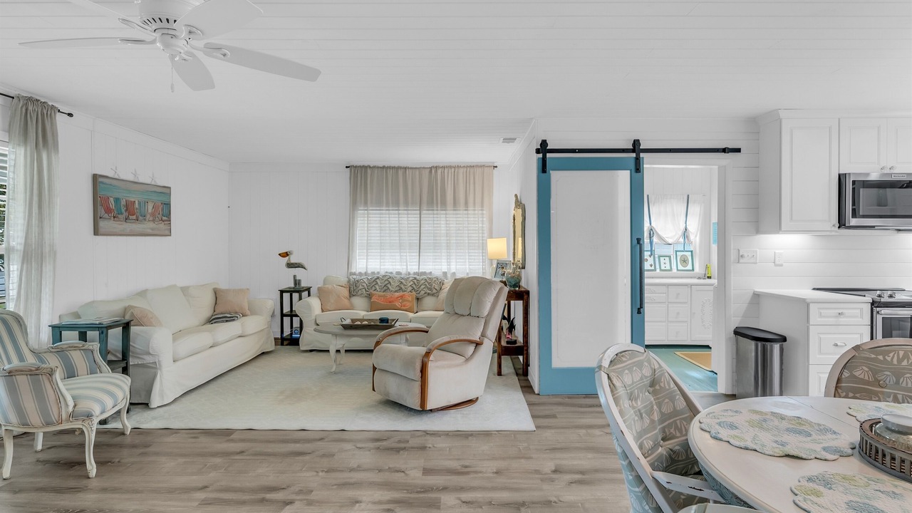 Photo of Livingroom in Ono Island