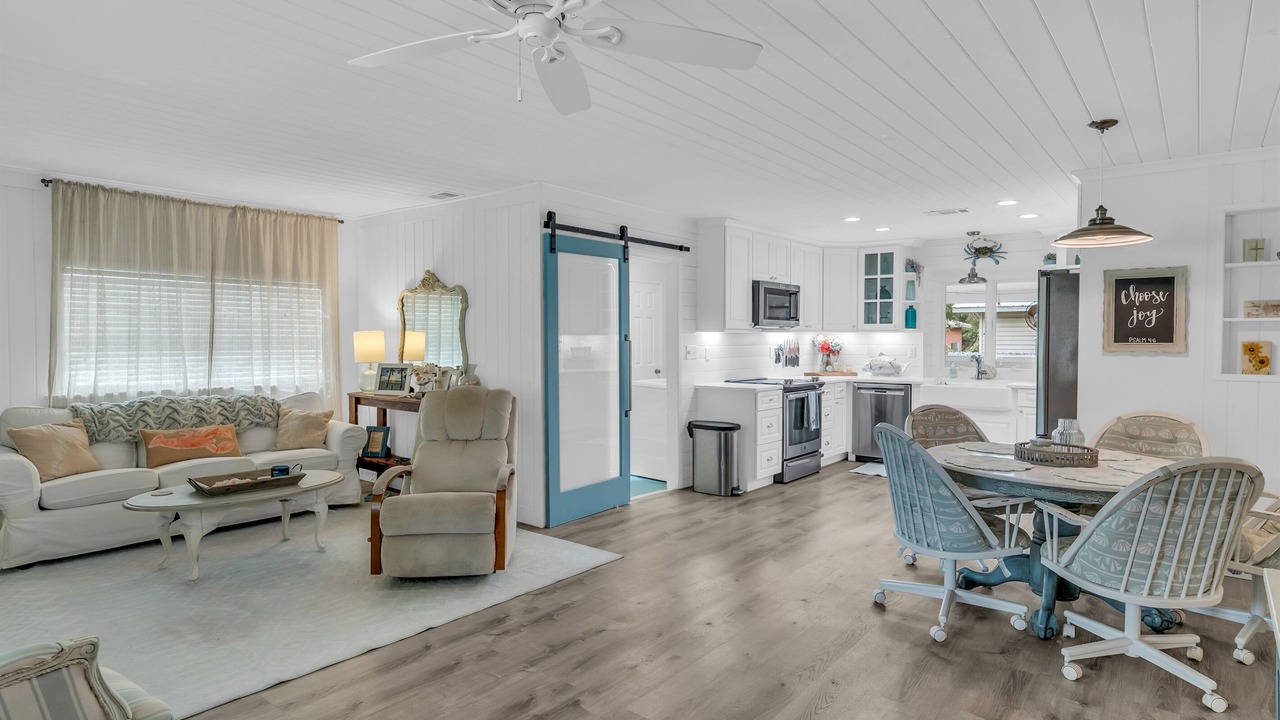 Photo of Livingroom in Ono Island