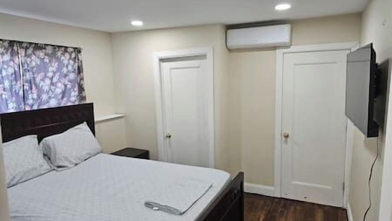 Photo of Bedroom in West Babylon