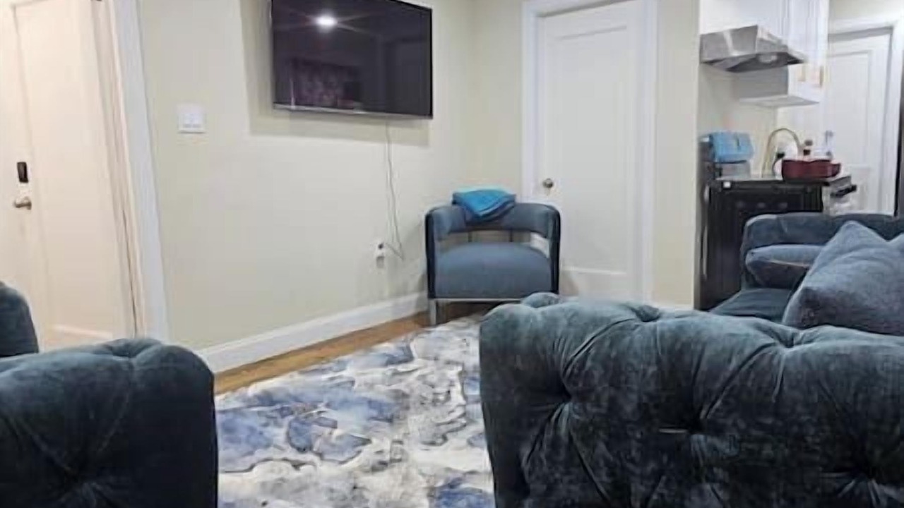 Photo of Livingroom in West Babylon