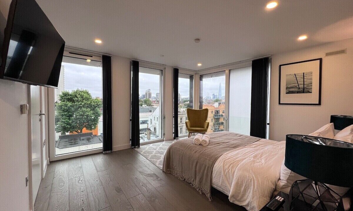 Photo of Others in Whitechapel