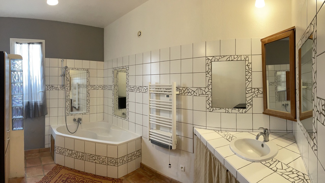 Photo of Bathroom in Passa