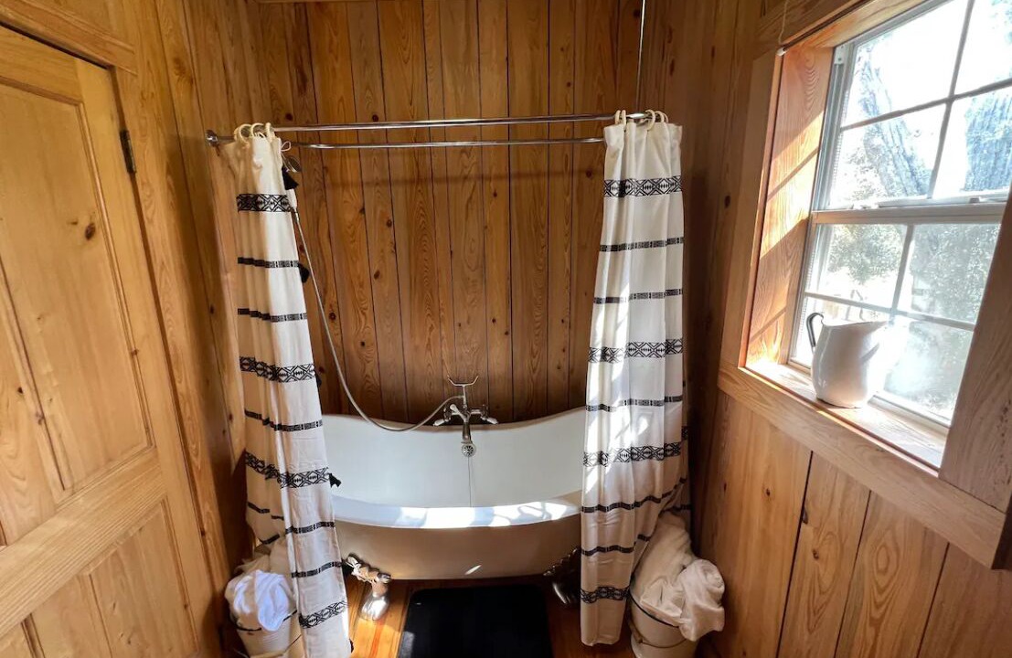 Photo of Bathroom in Cut Off