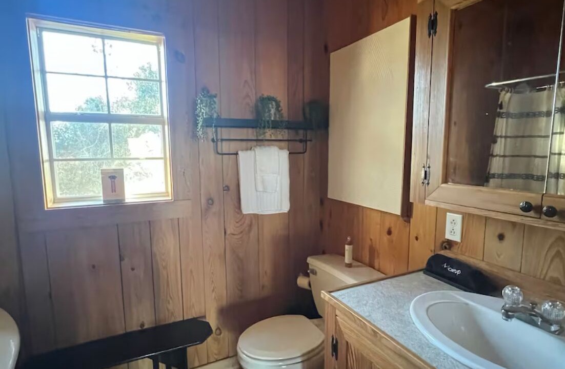 Photo of Bathroom in Cut Off