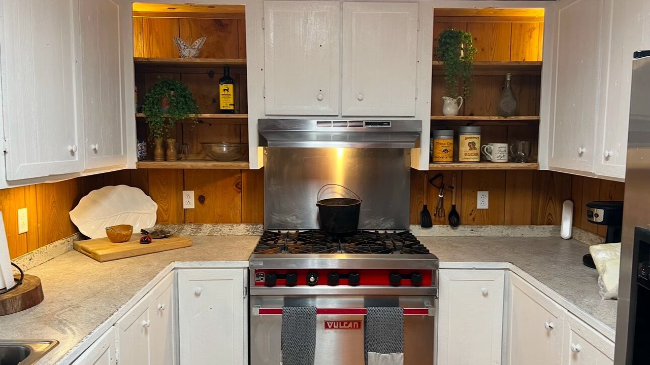 Photo of Kitchen in Cut Off