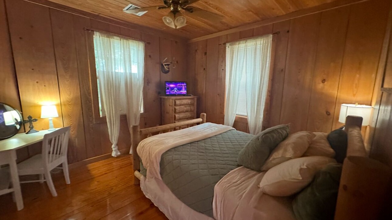 Photo of Bedroom in Cut Off