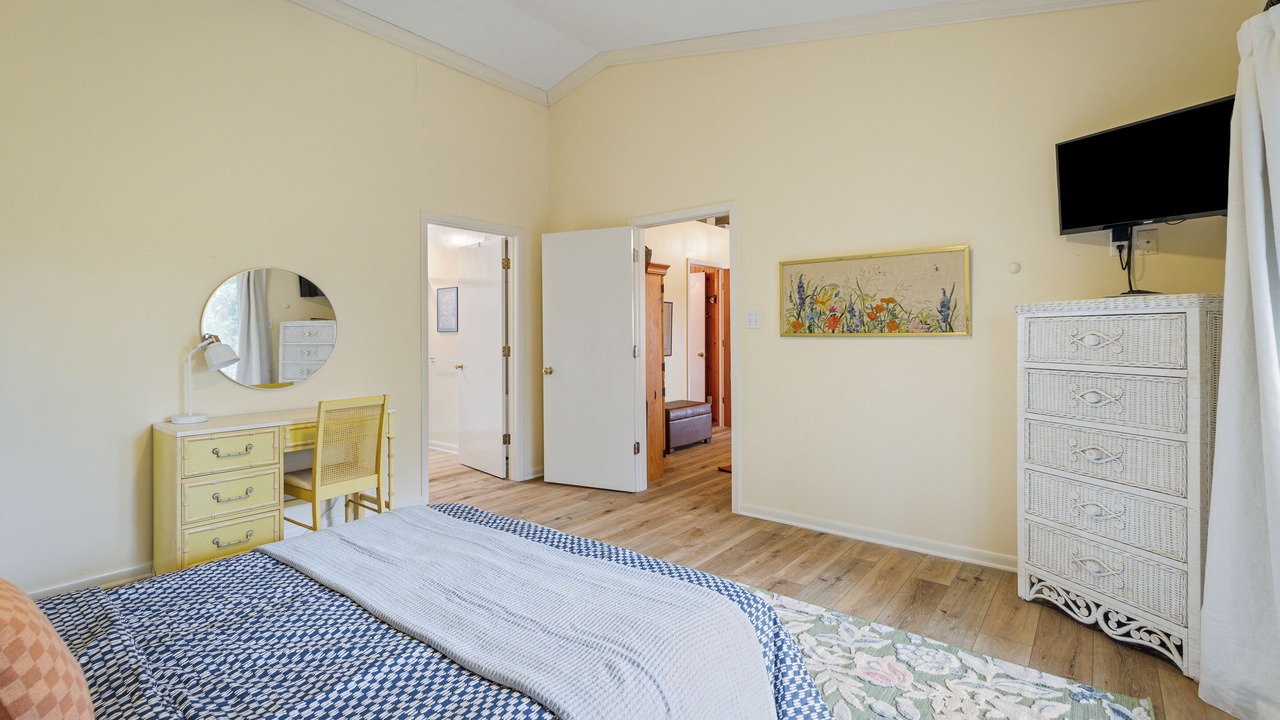 Photo of Bedroom in Acme