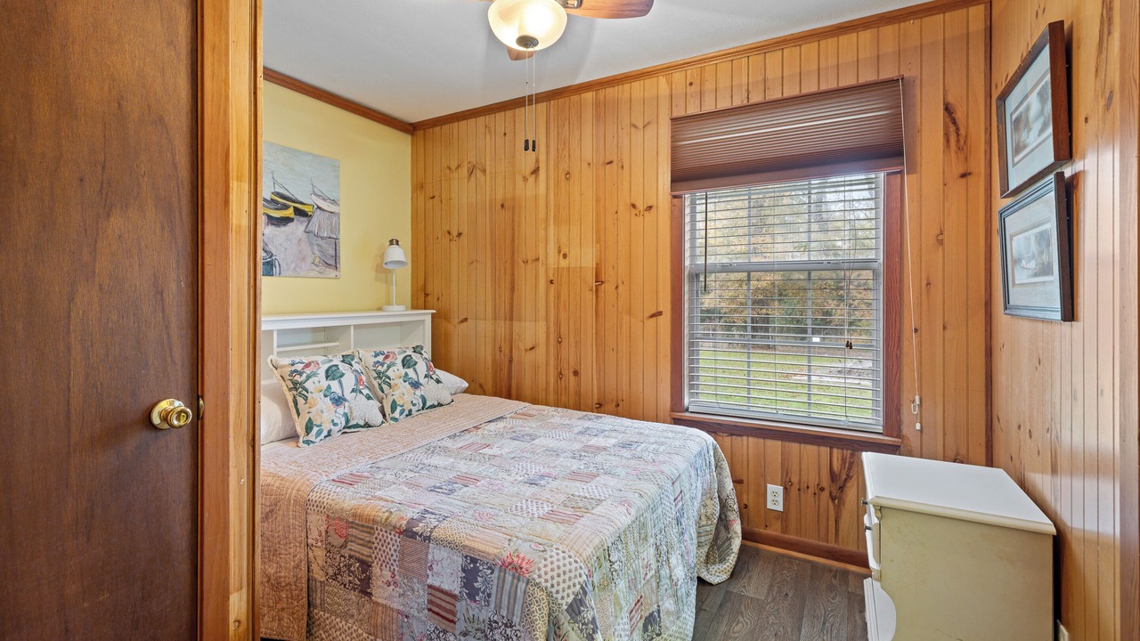 Photo of Bedroom in Acme