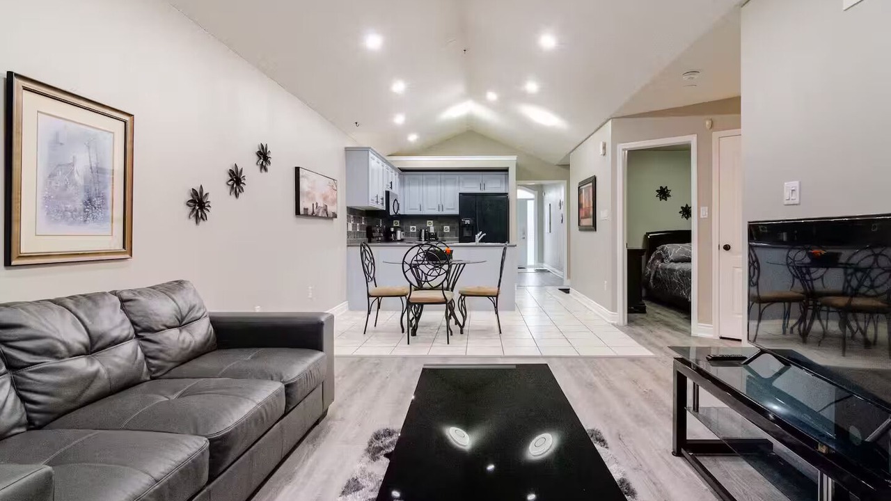Photo of Livingroom in Durham Region
