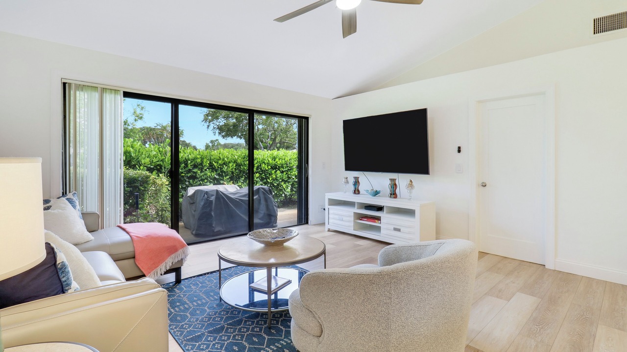 Photo of Livingroom in Hunt Club