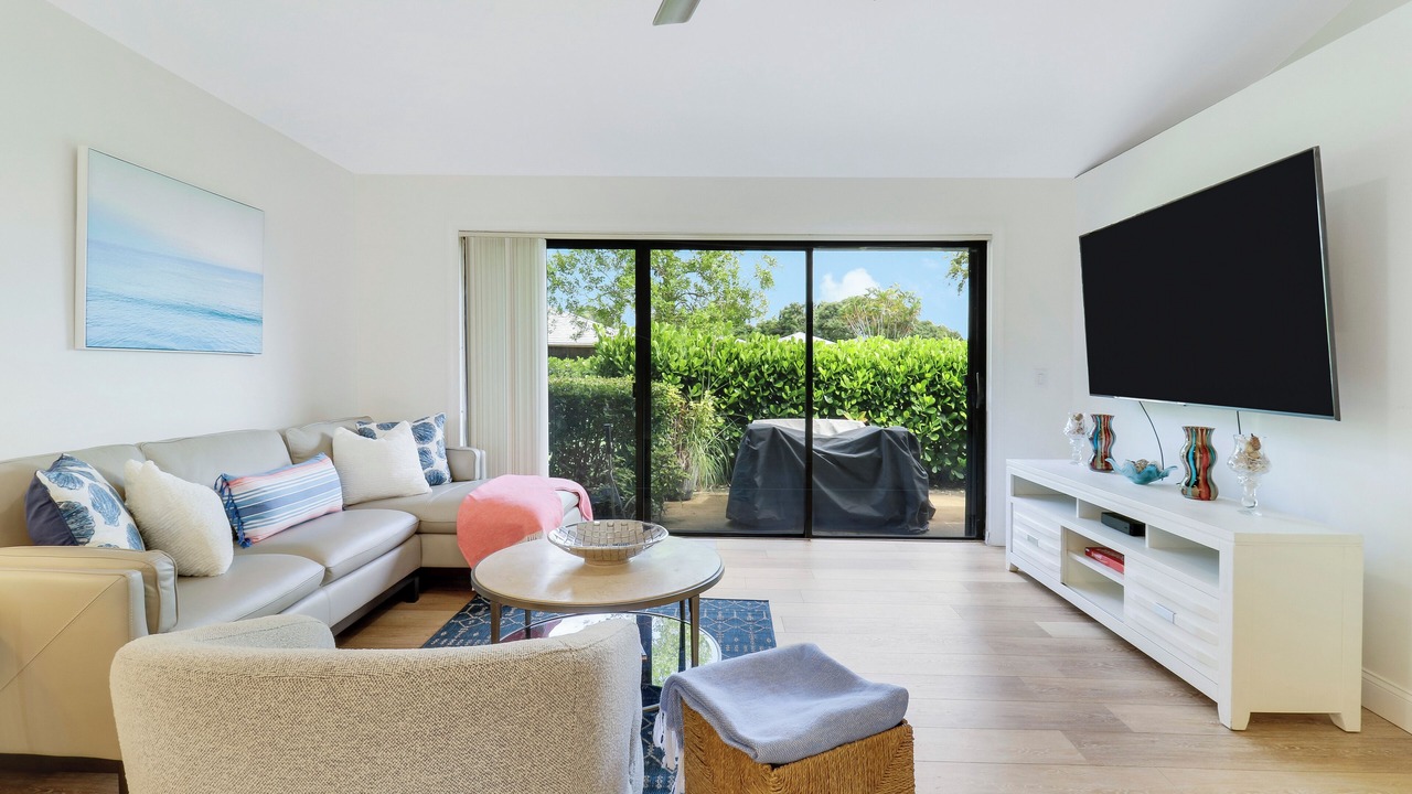 Photo of Livingroom in Hunt Club