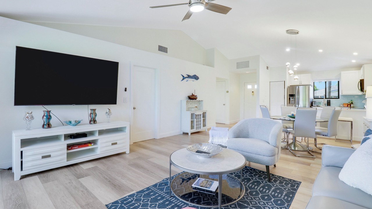 Photo of Livingroom in Hunt Club
