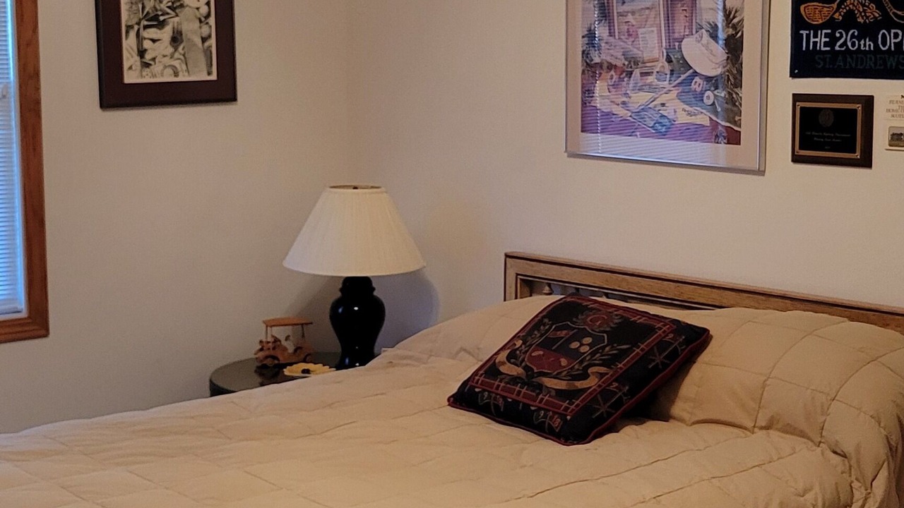 Photo of Bedroom in Clinton