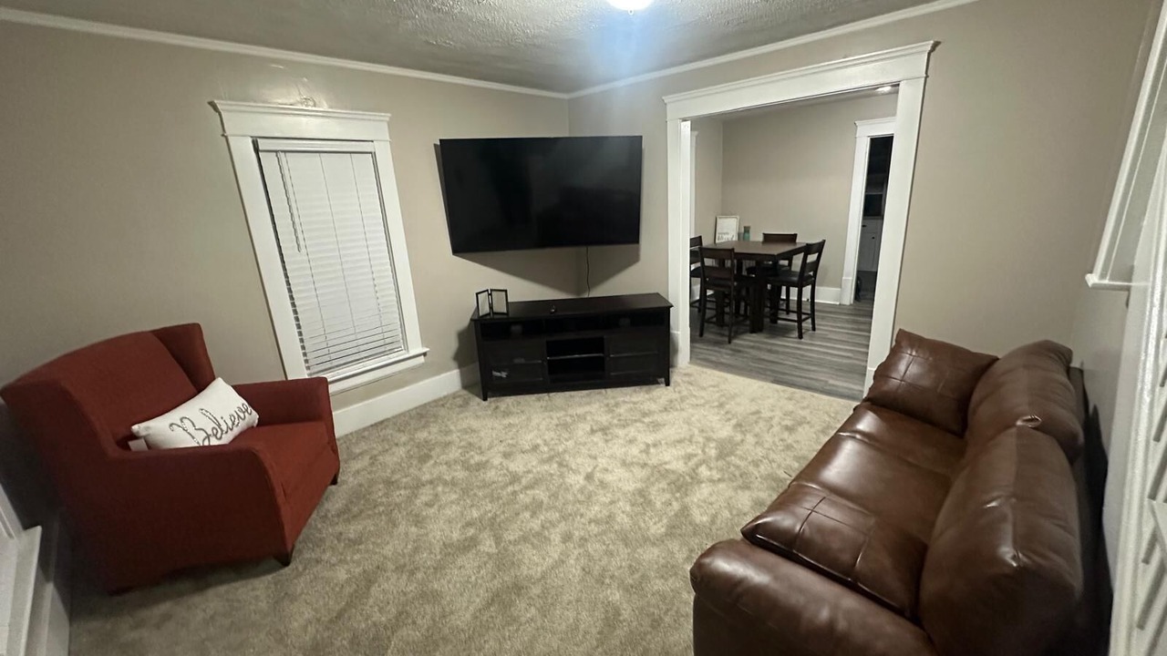 Photo of Livingroom in Akron