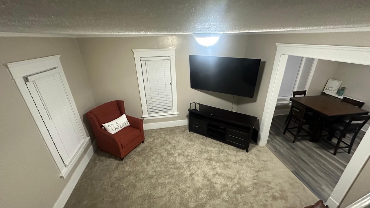 Photo of Livingroom in Akron
