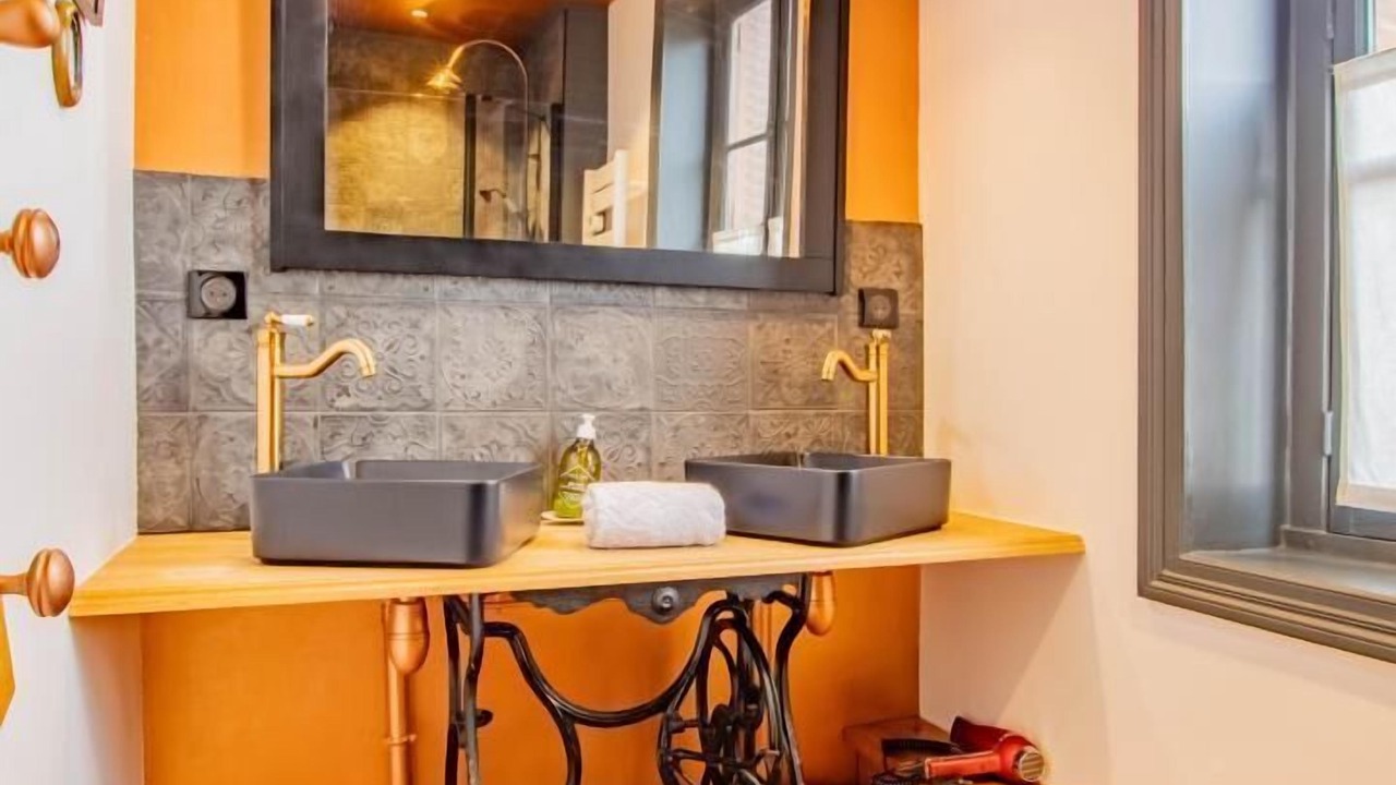 Photo of Bathroom in Chenay-le-Chatel