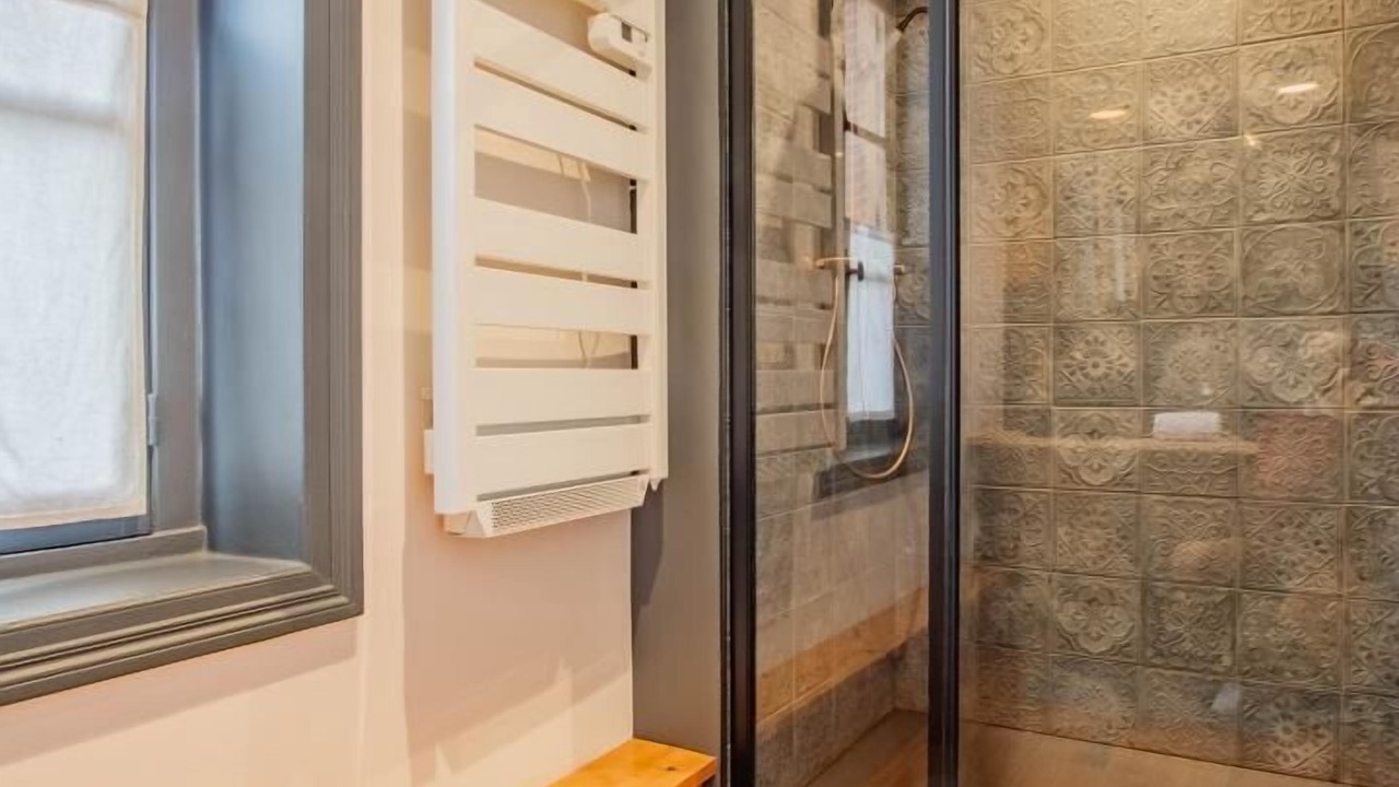 Photo of Bathroom in Chenay-le-Chatel