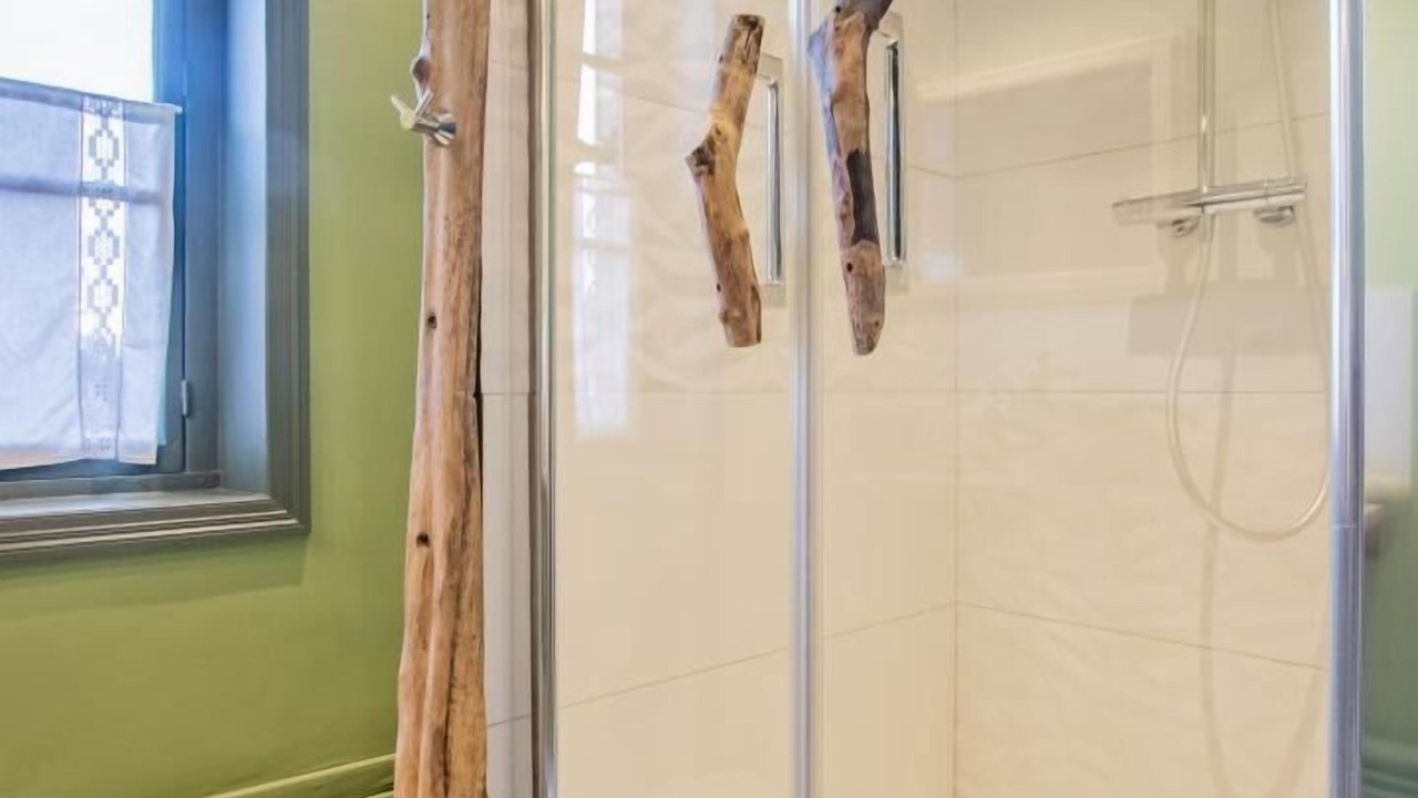 Photo of Bathroom in Chenay-le-Chatel