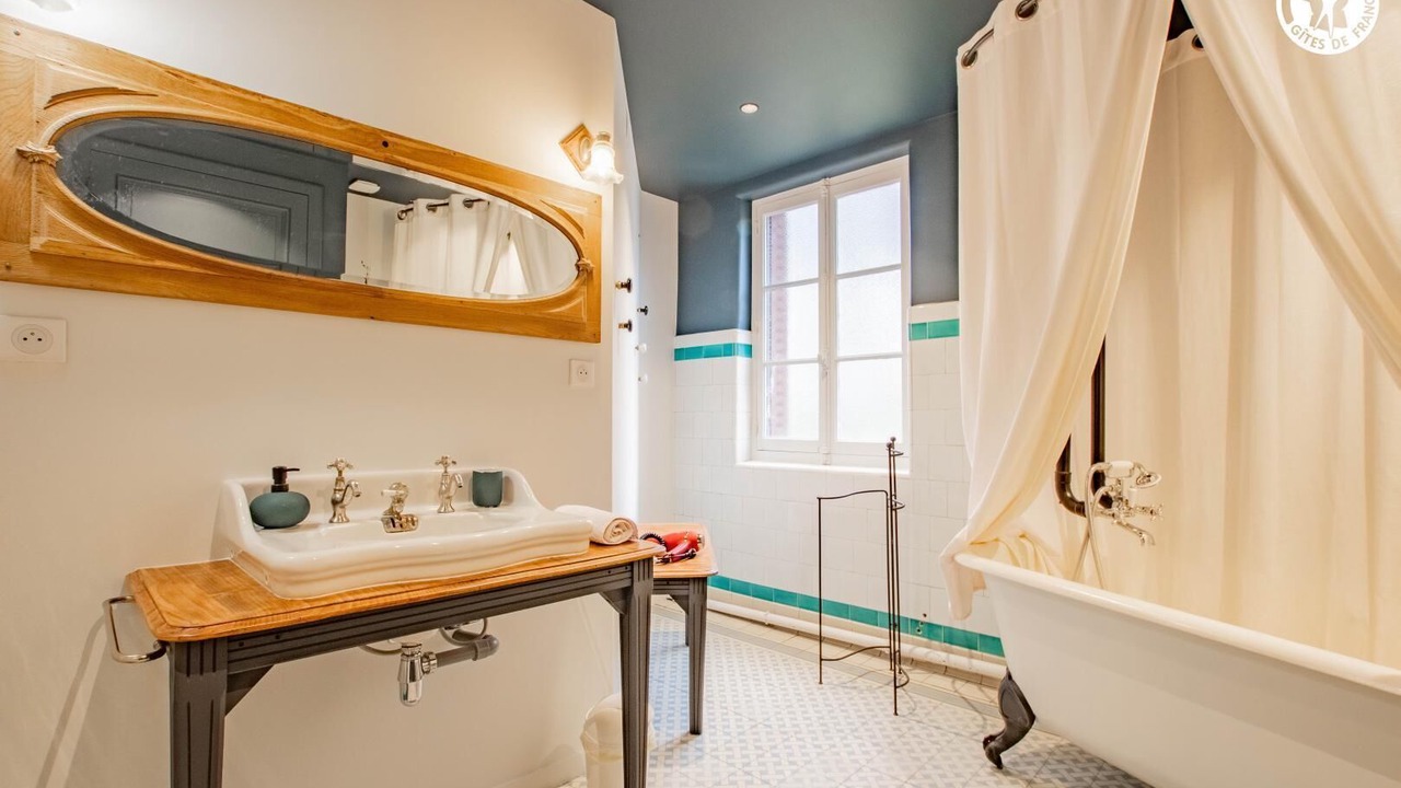 Photo of Bathroom in Chenay-le-Chatel