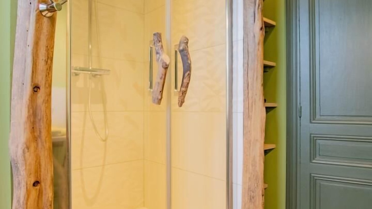 Photo of Bathroom in Chenay-le-Chatel