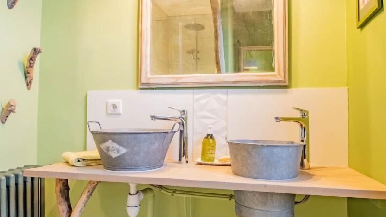 Photo of Bathroom in Chenay-le-Chatel