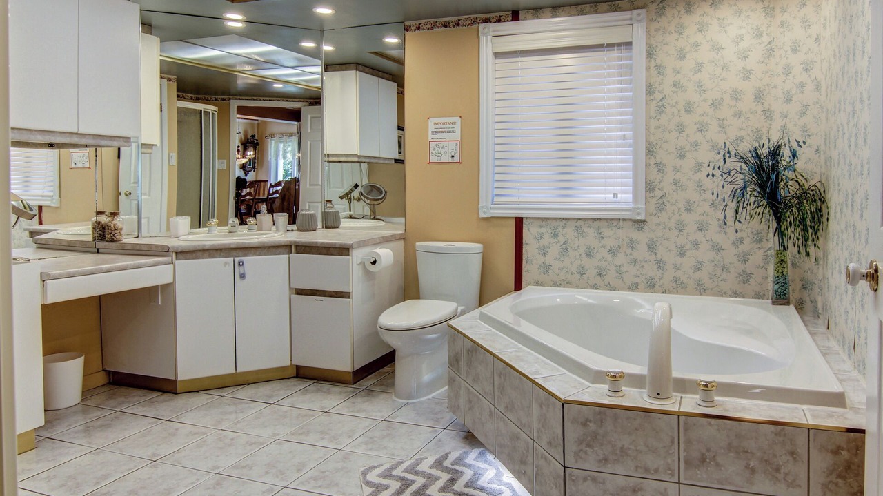 Photo of Bathroom in Saint-Henri-de-Taillon