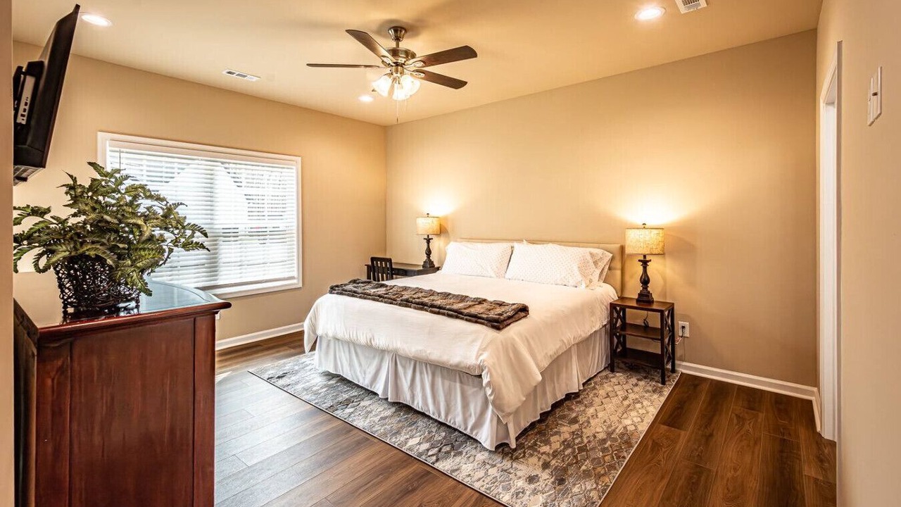 Photo of Bedroom in Dahlonega