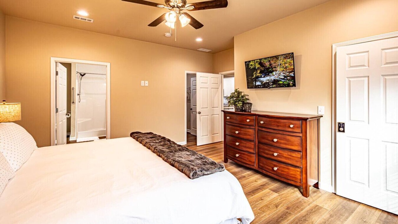 Photo of Bedroom in Dahlonega