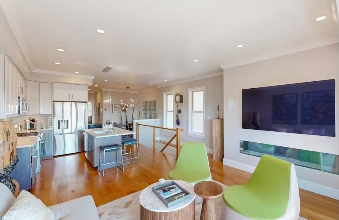 Photo of Livingroom in Jeffries Point