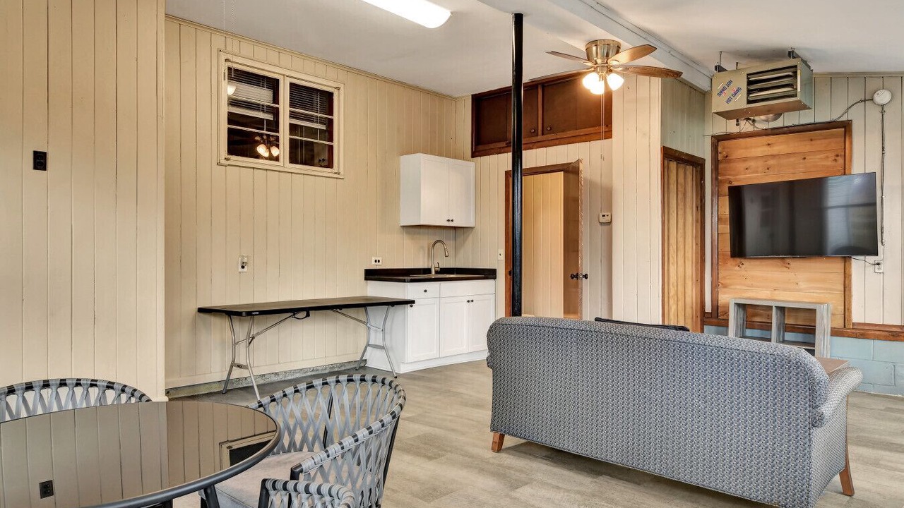 Photo of Livingroom in Amherst