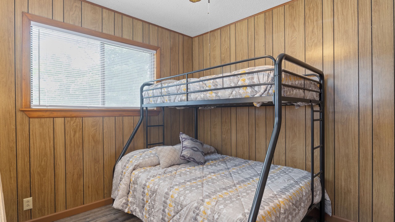 Photo of Bedroom in Camdenton
