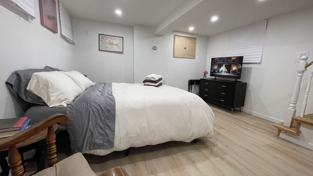 Photo of Bedroom in Astoria Heights