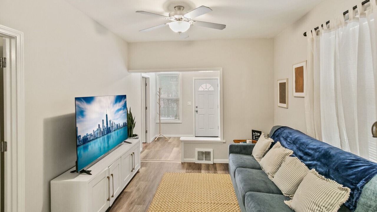 Photo of Livingroom in Waukegan