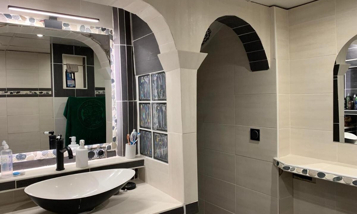 Photo of Bathroom in Cornas