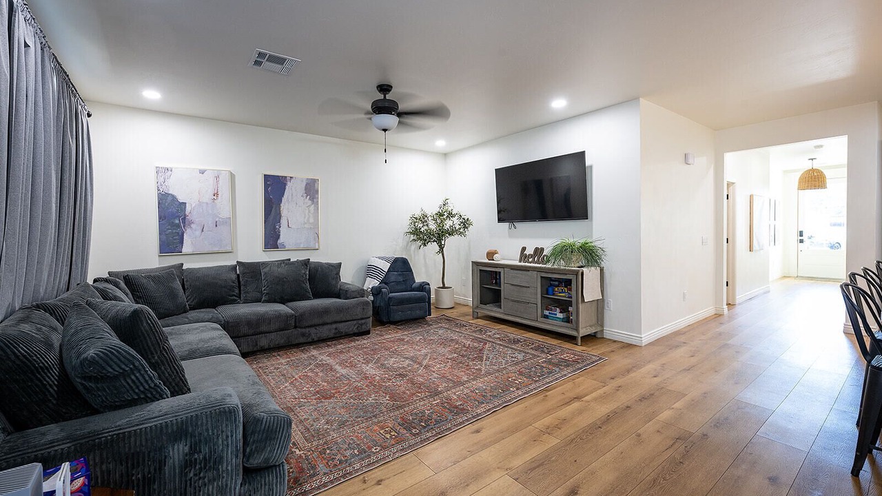 Photo of Livingroom in Thatcher