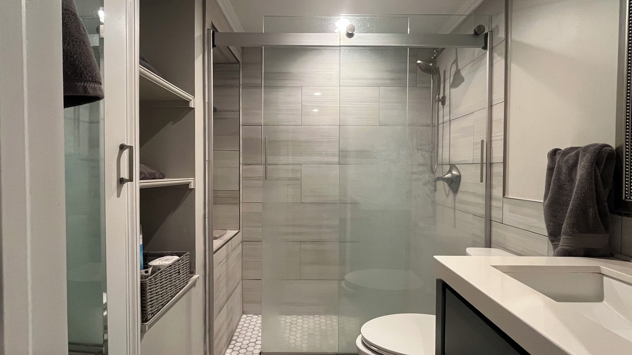 Photo of Bathroom in Lakeview