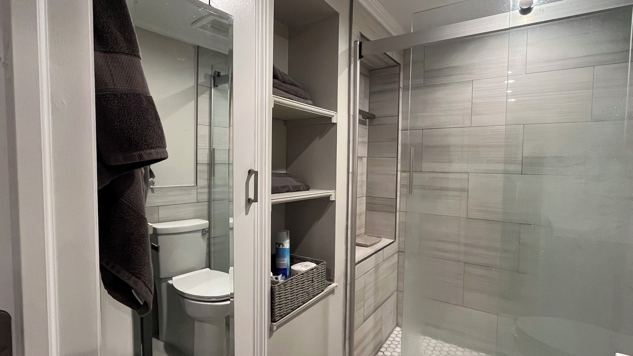 Photo of Bathroom in Lakeview