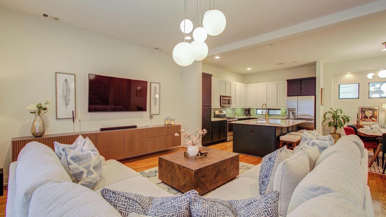 Photo of Livingroom in East Downtown Houston