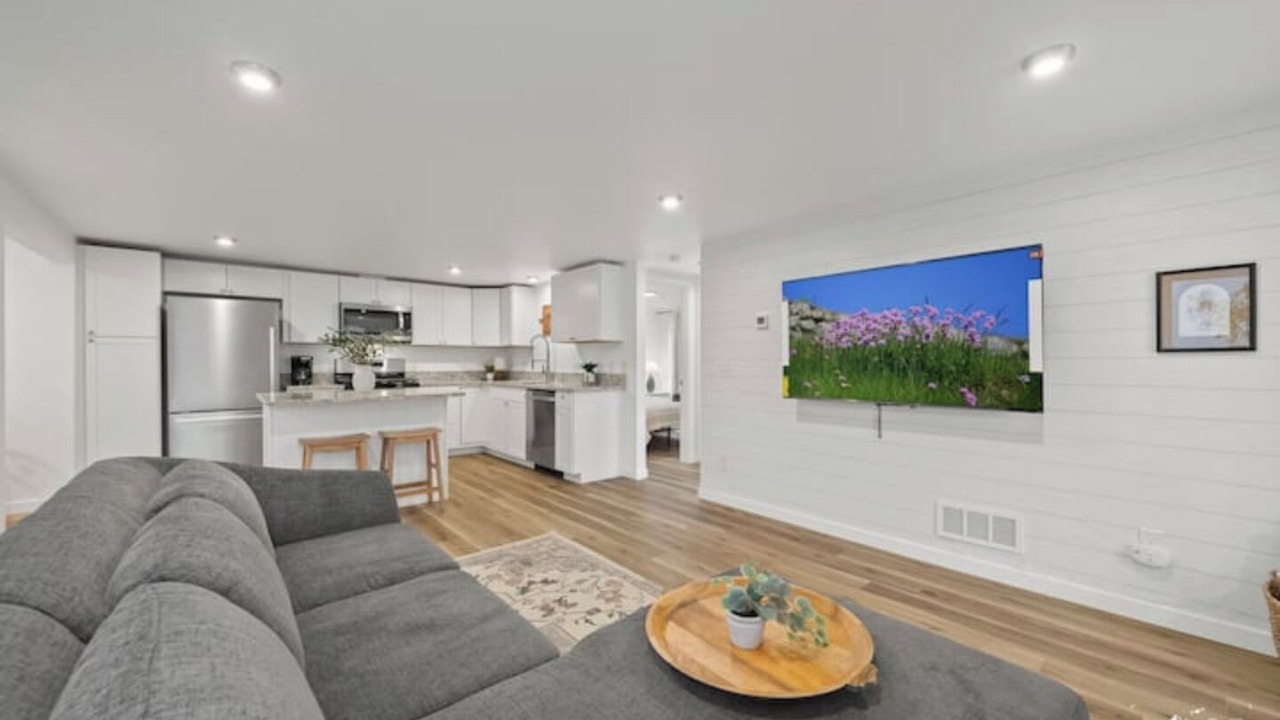 Photo of Livingroom in University Area