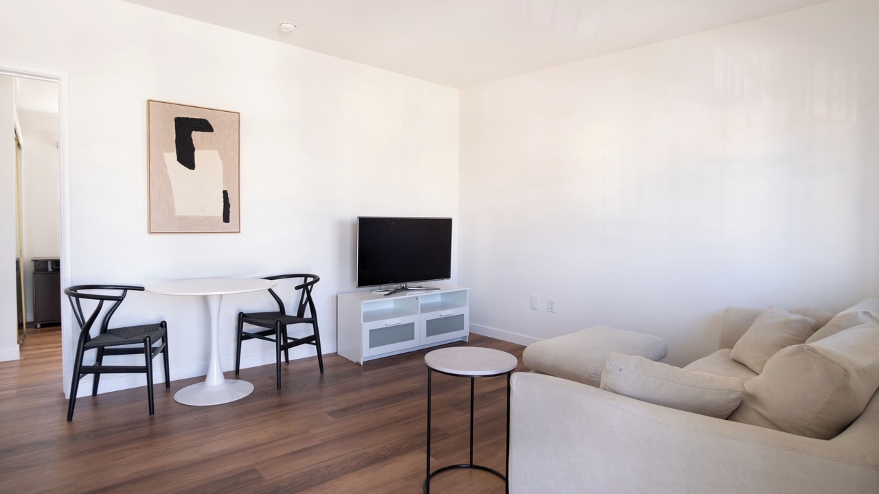 Photo of Livingroom in Westlake