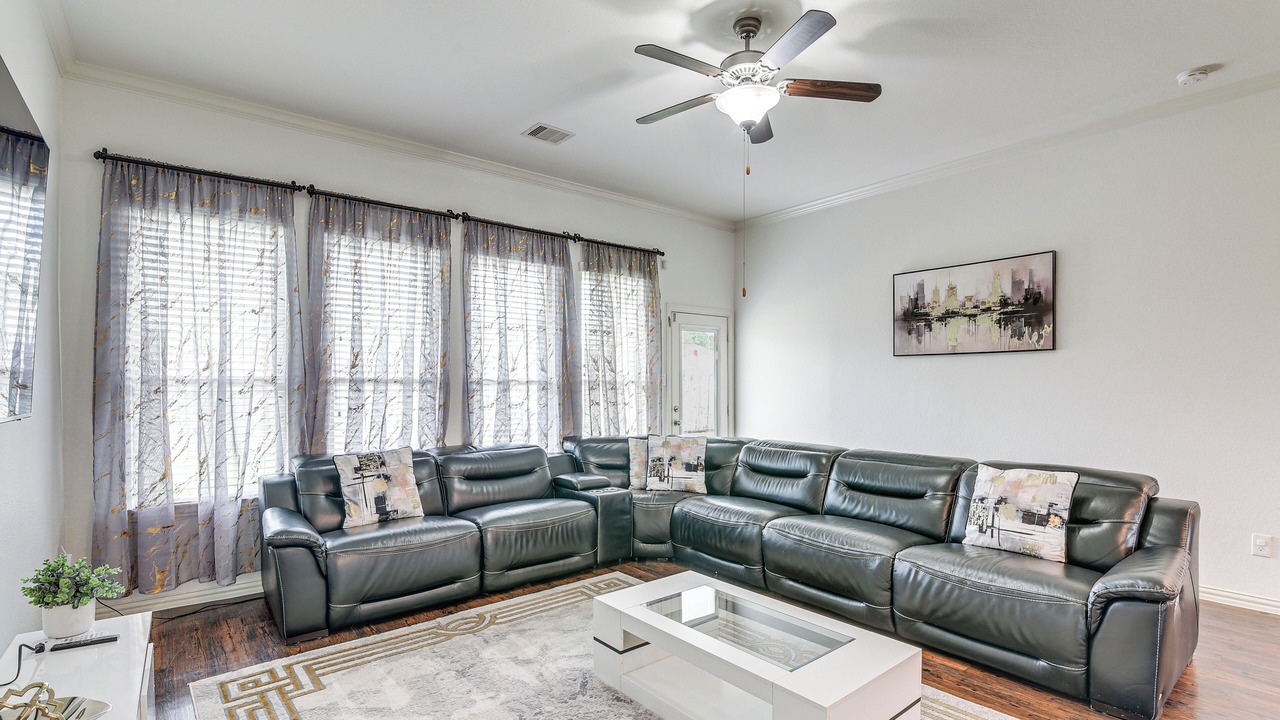 Photo of Livingroom in Baytown