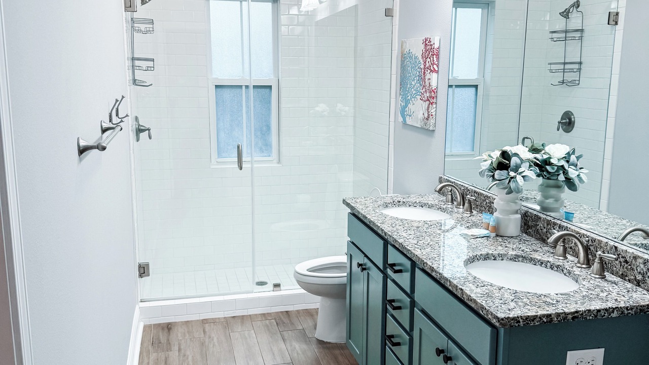 Photo of Bathroom in Clipper Cove